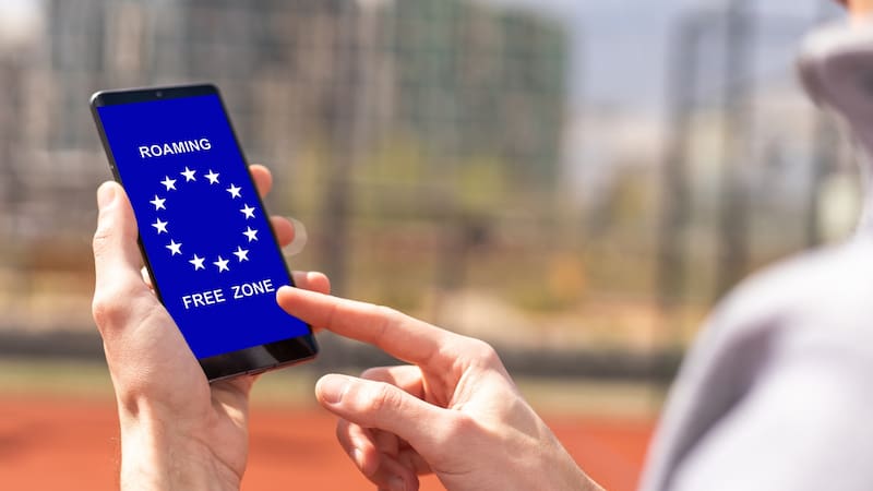 El roaming internacional permite utilizar datos móviles y llamadas sin cambiar de número telefónico.