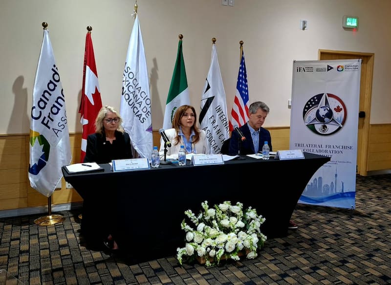 De derecha a izquierda: Sherry McNeil, presidenta y directora general de la CFA, Betsy Eslava Altamirano, presidenta de la AMF y Alan Catlett, vicepresidente senior de la IFA | Foto: Yanin Alfaro