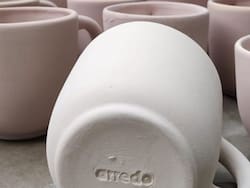 Un taller didáctico cambió su modelo y ahora produce para Arredo, Simplicity y The Candel Shop