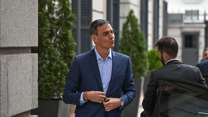 MADRID, 28/04/2026.- El presidente del Gobierno, Pedro Sánchez, asiste al pleno del Congreso que debate y vota el decreto ley que prorroga los contratos de alquiler, este martes en Madrid. EFE/ Fernando Villar