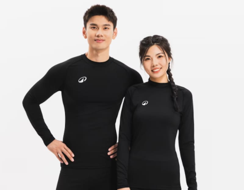 Esta camiseta térmica de Decathlon es ideal para los días fríos.