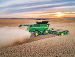 Se recalienta la maquinaria agrícola: se derrumban de “colosos” locales y aceleran gigantes globales