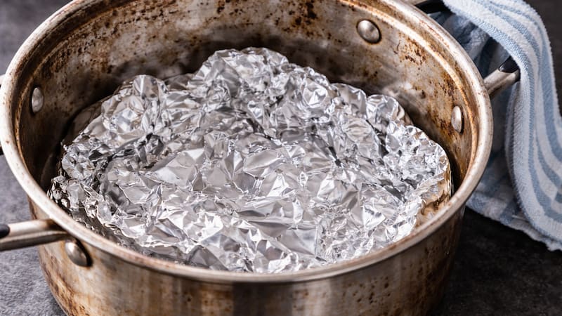 Dejá las ollas como nuevas y eliminá la grasa y el óxido para siempre: el truco con papel aluminio que es súper efectivo
Fuente: IA