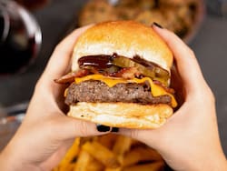 La cadena de hamburguesas de entraña se enfrenta a la quiebra por segunda vez en 7 meses, ahora por juicio laboral