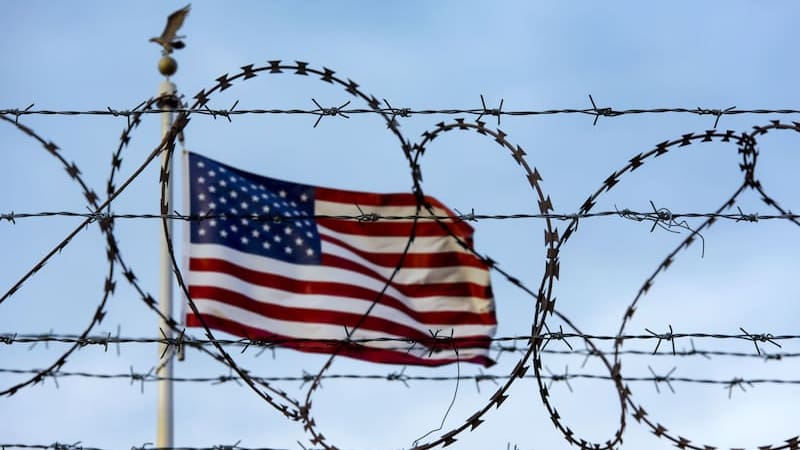 Estados Unidos sigue con su plan de desnaturalización y el USCIS busca casos en los que se pueda revocar la ciudadana.