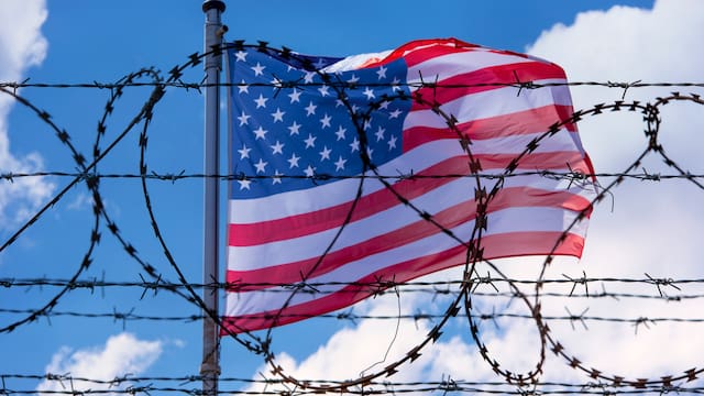 Ley de USCIS | Qué es el castigo de 3 y 10 años por presencia ilegal en Estados Unidos y cómo se activa