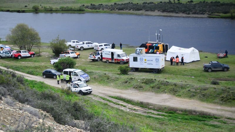 Tragedia en Santa Cruz: encontraron el cuerpo de uno de los hermanos desaparecidos en un río.