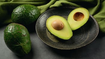 No es el limón: cuál es el ingrediente secreto para que tus aguacates duren mucho más tiempo
