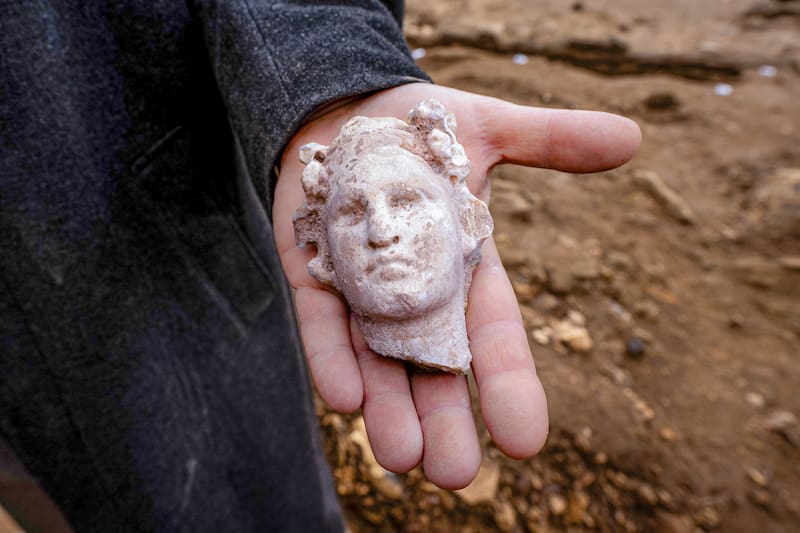 ROMA, 05/03/2026.-Una de las mayores necrópolis de la antigua Roma, que ha conservado esqueletos humanos, pinturas y mosaicos, fue descubierta cerca de la basílica de san Pablo Extramuros, durante las obras de una residencia de estudiantes en la capital italiana. El subsuelo milenario de Roma nunca deja de sorprender y durante las excavaciones, como suele ser habitual en la capital, se descubrió una nueva parte de la necrópolis, de la cual se conocía solo una pequeña parte, pero que estaría formada por hasta cinco edificios funerarios que datan de un período comprendido entre el siglo I a. C. y el siglo IV d. C.-EFE/ Superintendencia Especial De Roma Del Ministerio De La Cultura Italiano ***SOLO USO EDITORIAL/SOLO DISPONIBLE PARA ILUSTRAR LA NOTICIA QUE ACOMPAÑA (CRÉDITO OBLIGATORIO)***