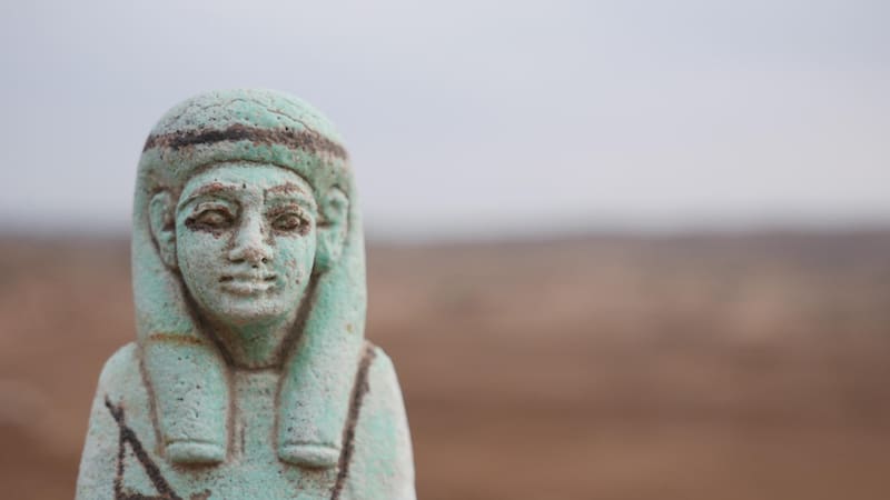 Descubrimiento del siglo en Egipto | Encuentran 225 estatuillas en una tumba que revelan a un faraón oculto