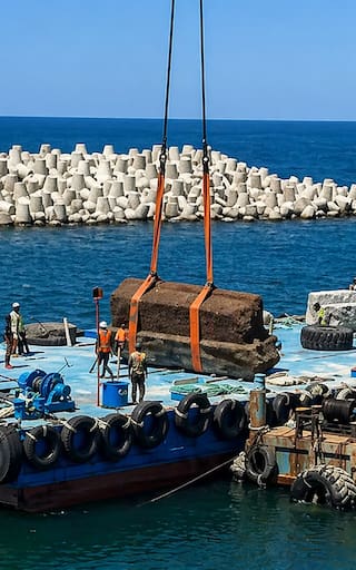 Hallazgo histórico | Arqueólogos recuperan del fondo del mar una de las 7 maravillas del mundo