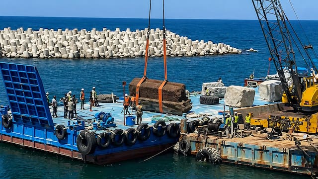 Hallazgo histórico | Arqueólogos recuperan del fondo del mar una de las 7 maravillas del mundo
