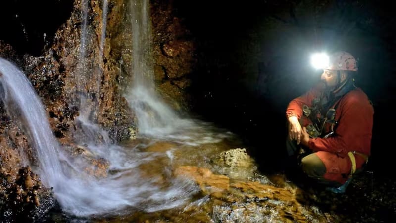 Descubrimiento sin precedentes: hallaron una especie gigante jamás vista en los acueductos de España y se reescribe la historia. Foto: Asociación Andaluza de Exploraciones Subterráneas
