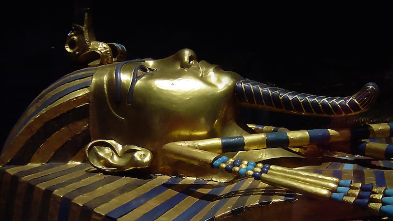 Desentierran una tumba de 110 kilos repletos de oro que equivalen aproximadamente a 90 millones de dólares y le pertenece todo a este país. (Fuente: Pixabay)