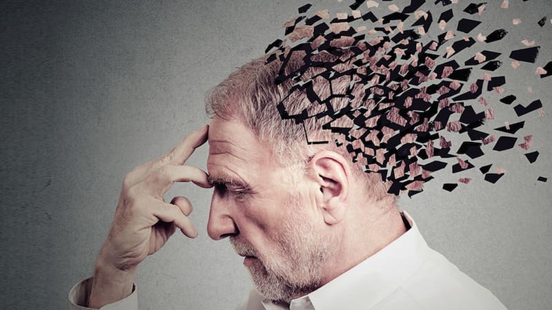 Despedida del Alzheimer: la fruta que lucha contra el deterioro cognitivo y reduce el riesgo de desarrollar demencia