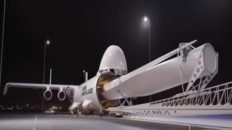 Despega el avión más grande del mundo: tiene tres pisos de altura y es el mayor orgullo del país