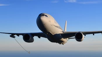 Despegó el avión más grande del Ejército: fue construido en el país y es el orgullo nacional