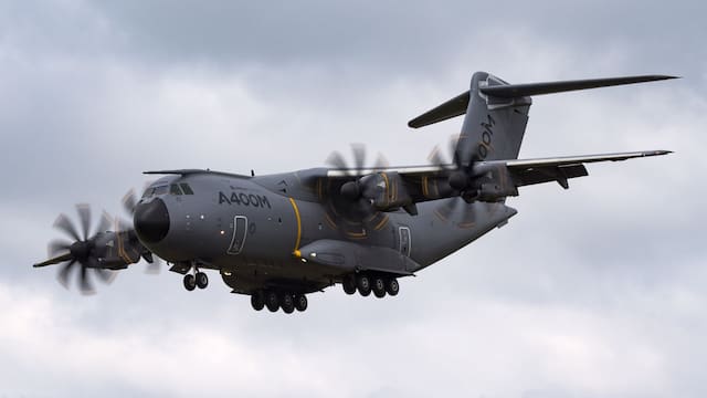 Despegó el avión más grande del Ejército. Transporta más de 38 toneladas y es el orgullo nacional