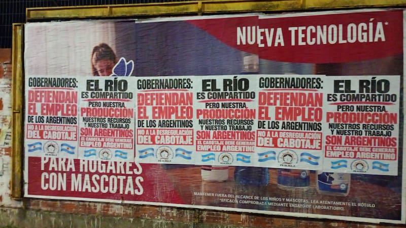 Afiches en Corrientes.