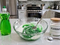 Mezclar bicarbonato de sodio con detergente y azúcar: para qué sirve y por qué lo recomiendan