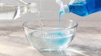 Para qué sirve mezclar vinagre y detergente con agua y cómo se usa en la limpieza del hogar