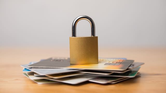 Mora récord en billeteras y tarjetas: qué método funciona mejor para salir de las deudas y no volver a caer