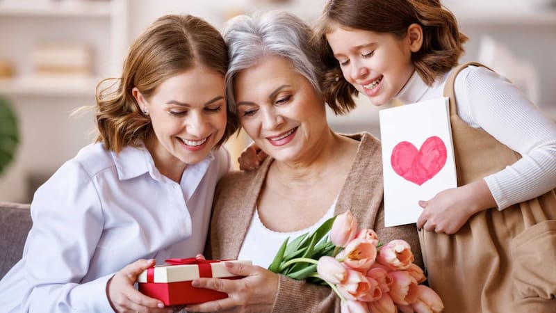 De cara a la celebración del domingo 18 de octubre, las entidades financieras desplegaron promociones en indumentaria, perfumería, electro y gastronomía.