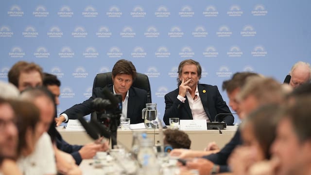 Dólar en calma -sin paro- y tasas en alza en la previa de una sesión clave en Diputados