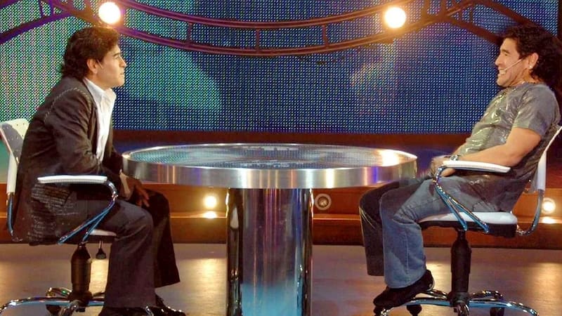 Diego Maradona se entrevista a él mismo en "La noche del 10". Archivo.