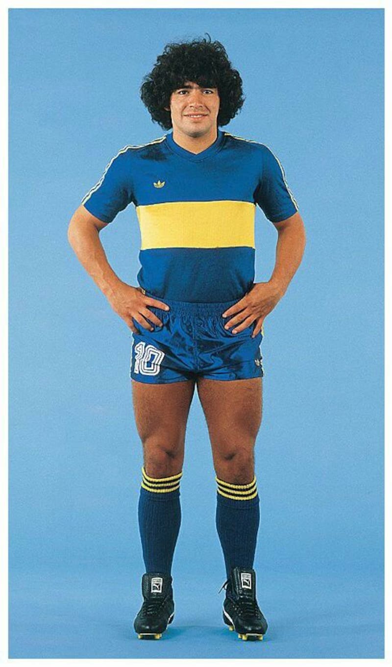 La camiseta fue parte de la producción de fotos y el vestuario para el amistoso de su debut