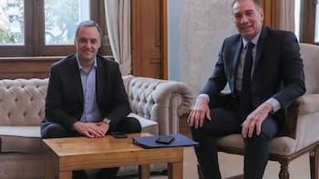 Santilli se reúne con Adorni luego de la jura para rediseñar Interior tras el decreto fallido