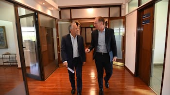 Gobernadores en vilo por el acuerdo con EE.UU: qué negocia Santilli detrás de escena