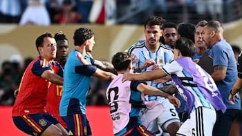 Diez fechas a Paredes, multa a la AFA y restricción de público: la reacción del fútbol argentino tras el fallo de la FIFA