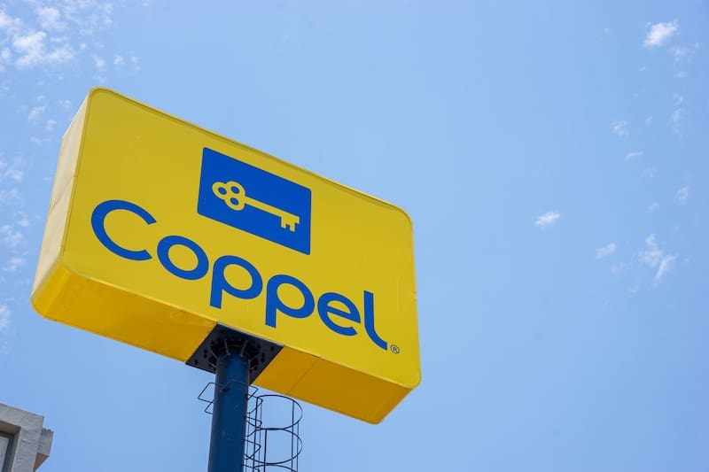 Los hermanos Coppel Luken construyeron uno de los mayores imperios comerciales y financieros de México sin exposición mediática ni protagonismo público. Fuente: Shutterstock.