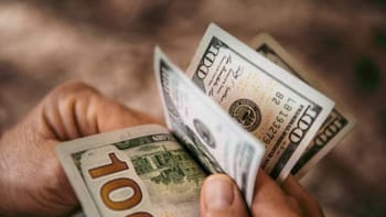 Qué hacer con los dólares que quedan en la cuenta: ¿conviene invertir a corto y mediano plazo?