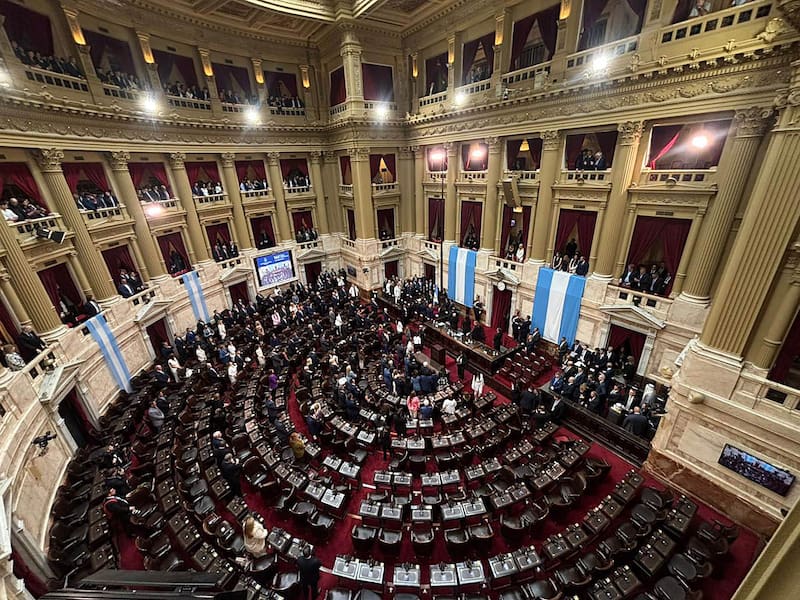 NOTICIAS ARGENTINAS BAIRES, MARZO 1: El presidente inaugura el 144° período de sesiones ordinarias con un discurso en cadena nacional y fuerte expectativa política. Los legisladores van llegando al recinto. FOTO: CLAUDIO FANCHI /NA.
