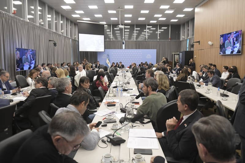 Debaten proyectos sobre desendeudamiento en Diputados.