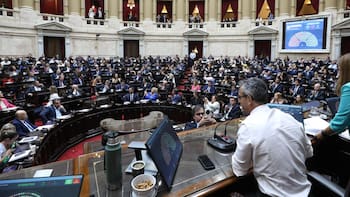 Tras una sesión caliente, Diputados aprobó la reforma laboral y pasa a recta final en el Senado