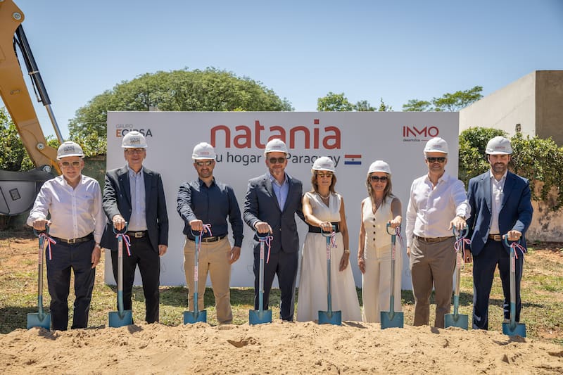 Directivos de ECIPSA en Paraguay, INMO Desarrollos y Gómez Abente en la palada inicial de Natania 86.