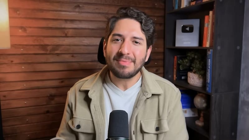 El doctor Rodrigo Arteaga se ha convertido en una referencia por su enfoque práctico y accesible sobre cómo cuidar la mente desde la alimentación.