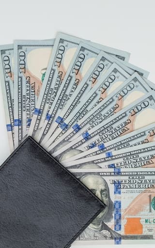 Se derrumba el dólar: la divisa alcanza pisos históricos y bajó más de 40 pesos en Colombia