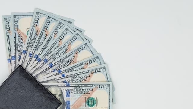 El dólar oficial baja $5: a cuánto se ofrece en los bancos este miércoles 21 de enero