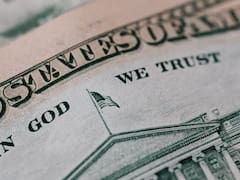 El dólar mira al techo de la banda: esperan festejos en Navidad pero los “regalitos”, para Reyes