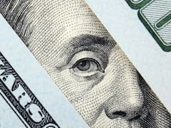 El dólar mira al techo de la banda: esperan festejos en Navidad, pero los “regalitos” para Reyes