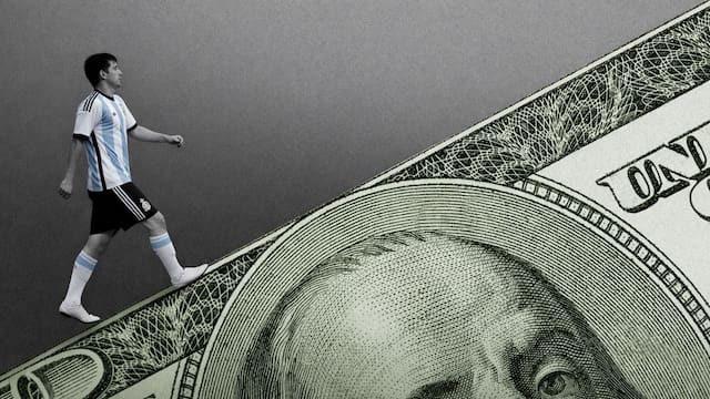 ¿Qué hacen los argentinos con los dólares?