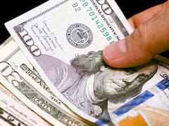 ¿Salarios en dólares? La propuesta que impulsa el Gobierno y cómo se aplica en la región