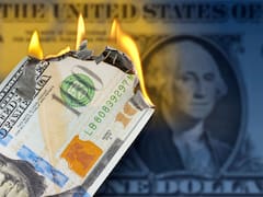 Con un dólar marcha atrás, el mundo respira y se abren dos ventanas para los argentinos: viajes y deuda