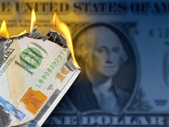 Con un dólar marcha atrás, el mundo respira y se abren dos ventanas para los argentinos: viajes y deuda