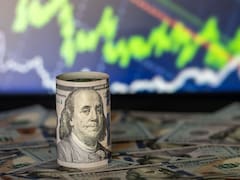 Por qué caen los depósitos en dólares en los bancos este mes
