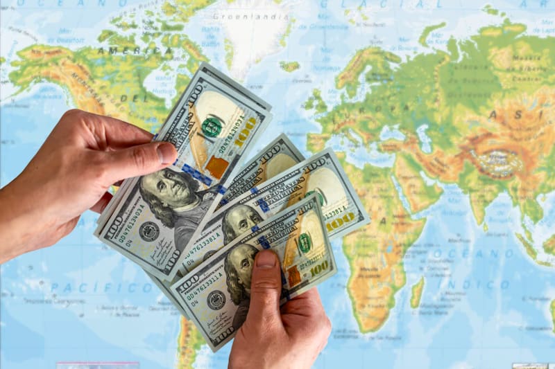 Estados Unidos puede multar, detener y confiscar el dinero de todos los que lleven más de USD 10.000 sin declararlo. Fuente: Archivo.